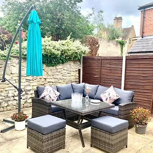 stunning-3-bed-house-in-the-heart-of-cheltenham.cardiffhotelswales.com/